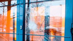 Kako tehnologija pametnog stakla poboljšava sigurnosne mjere?